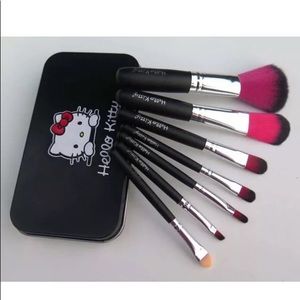 Pink or black hello kitty brush set